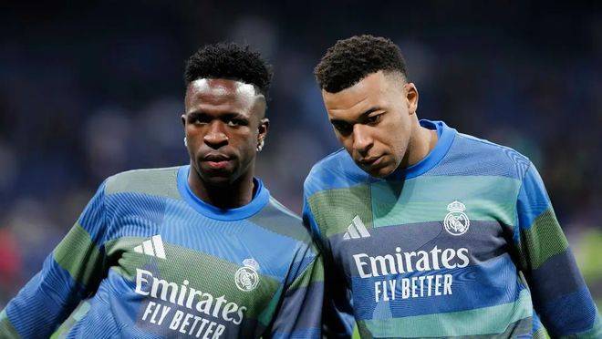 皇马王牌遭炮轰！名宿怒批：他让伯纳乌充满自私，没他反而更强